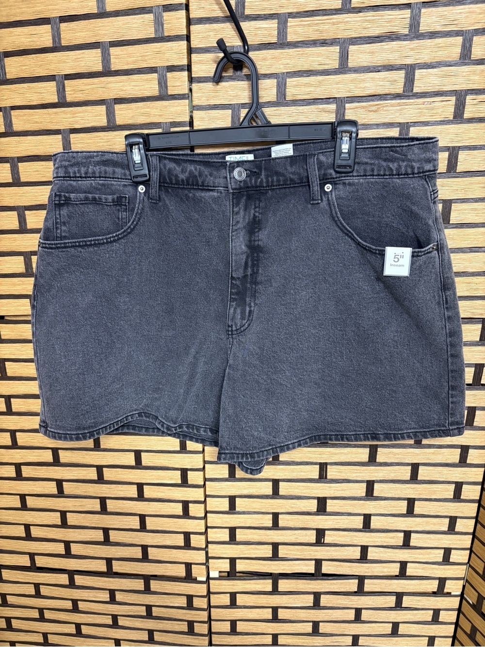 Time and tru black jean shorts size 20